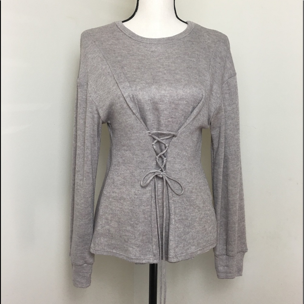 WAYF size 8 knit top with tie front detail
